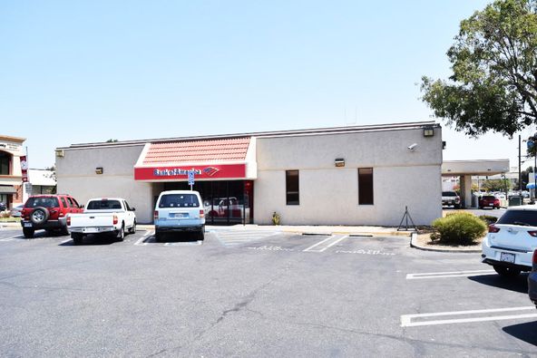 Bank of America-Hanford, CA: 180 N Redington St, Hanford, CA 93230